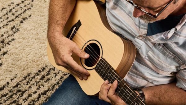 Taylor Baby | Spruce top | Walnut Back and Sides - Image 4