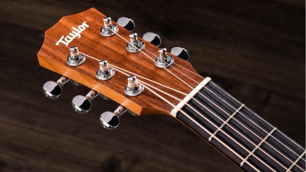 Taylor Baby | Spruce top | Walnut Back and Sides - Image 10