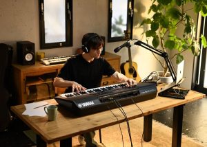 Yamaha PSR-SX900 | 61 Keys Velocity Sensitive FSB Keyboard Workstation