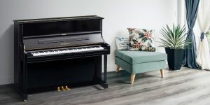 Yamaha U1 | Upright Piano | Polished Ebony