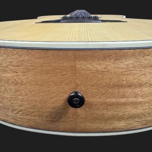 Bromo BAA8S | Mini Jumbo guitar | Solid Spruce top | Layered Mahogany back and sides