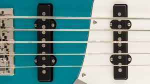 Classic Vibe™ Active '70s Jazz Bass® | Maple FB | Parchment PG | Ocean Turquoise