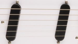 Squier Sonic® Mustang®, Maple Fingerboard, White Pickguard, Torino Red