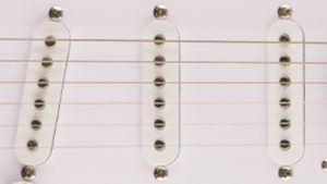 Squier Sonic® Stratocaster® HT | Maple Fingerboard, White Pickguard | Arctic White