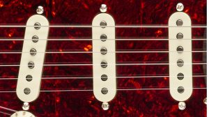 AM PRO CLSC STRAT RW FADE DAKOTA RED