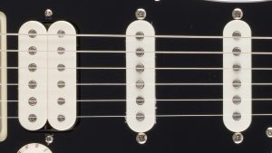 Classic Vibe™ '70s Stratocaster® HT HSS | Laurel FB, Black PG | Olympic White