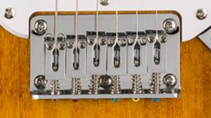 Squier Sonic® Mustang®, Maple Fingerboard, White Pickguard, 2-Color Sunburst
