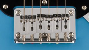 Squier Sonic® Mustang® HH, Maple Fingerboard, White Pickguard, Flash Pink