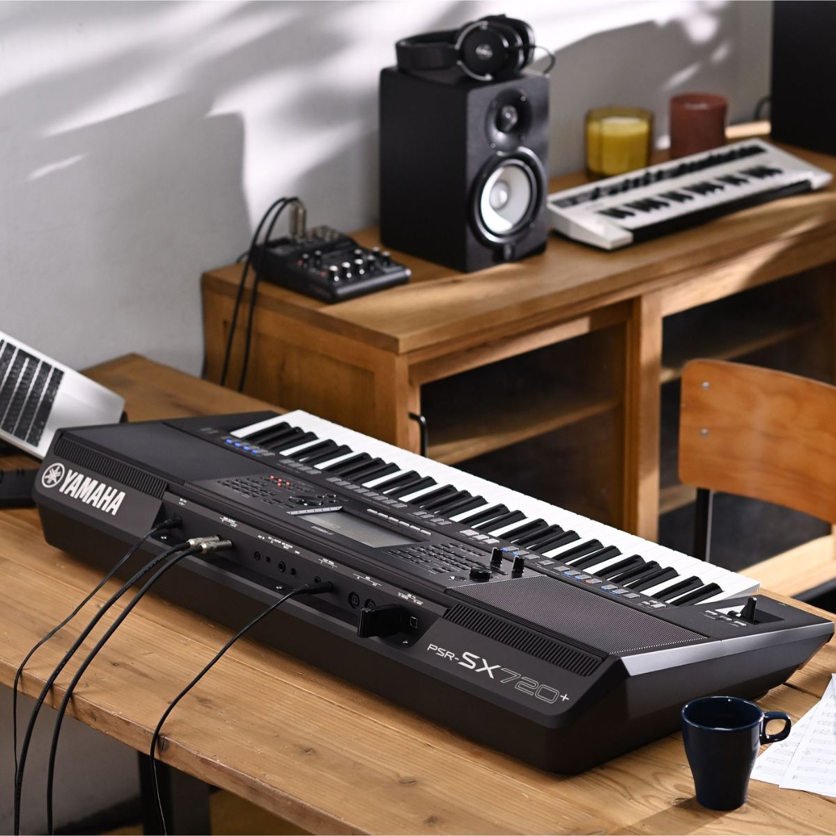 Yamaha PSR-SX720+ | Arranger Keyboard | 61 Keys | Waltons Music Yamaha PSR-SX720+ | Arranger Keyboard | 61 Keys - Image 5