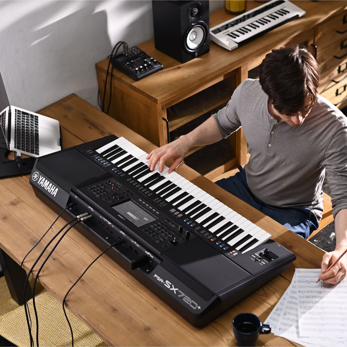 Yamaha PSR-SX720+ | Arranger Keyboard | 61 Keys | Waltons Music Yamaha PSR-SX720+ | Arranger Keyboard | 61 Keys - Image 3