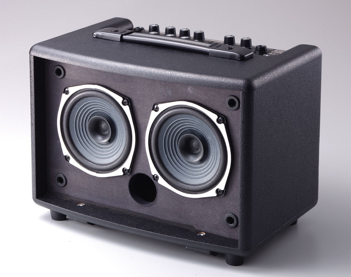 Roland AC33 Acoustic Chorus Amplifier | Waltons Music Roland AC33 Acoustic Chorus Amplifier